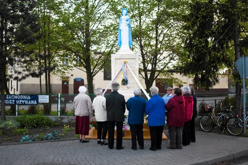 Katoliczki winne sprzątać za swoich mężów? Abp Stanisław Gądecki wywołał burzę. "Oczekujemy sprostowania"