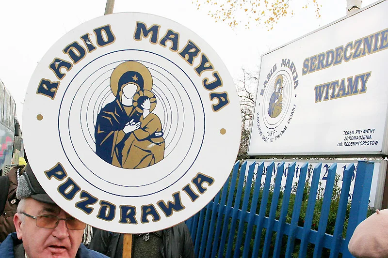 Młody prawicowiec z Częstochowy wzywa homoseksualistów do wpłaty odszkodowania dla Radia Maryja.