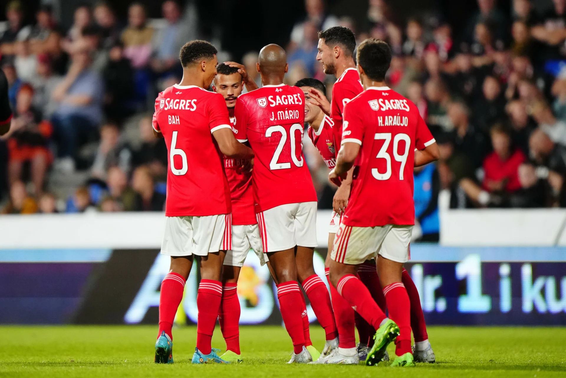 Benfica Lizbona wygrała w Łodzi i jest o krok od fazy grupowej Ligi Mistrzów