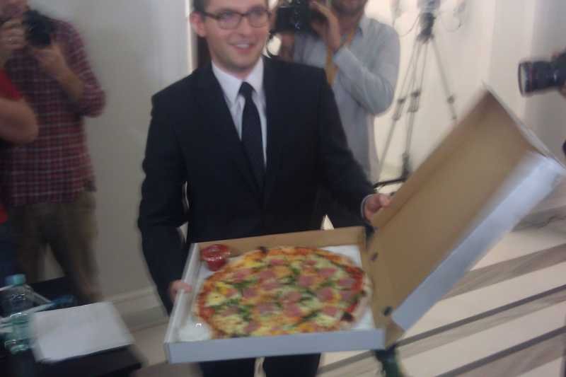 Rzecznik PSL żartuje z przywożenia pizzy przez BOR-owców.