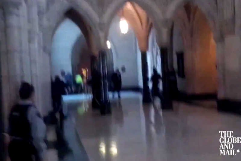 Napastnicy zaatakowali parlament Kanady w Ottawie.