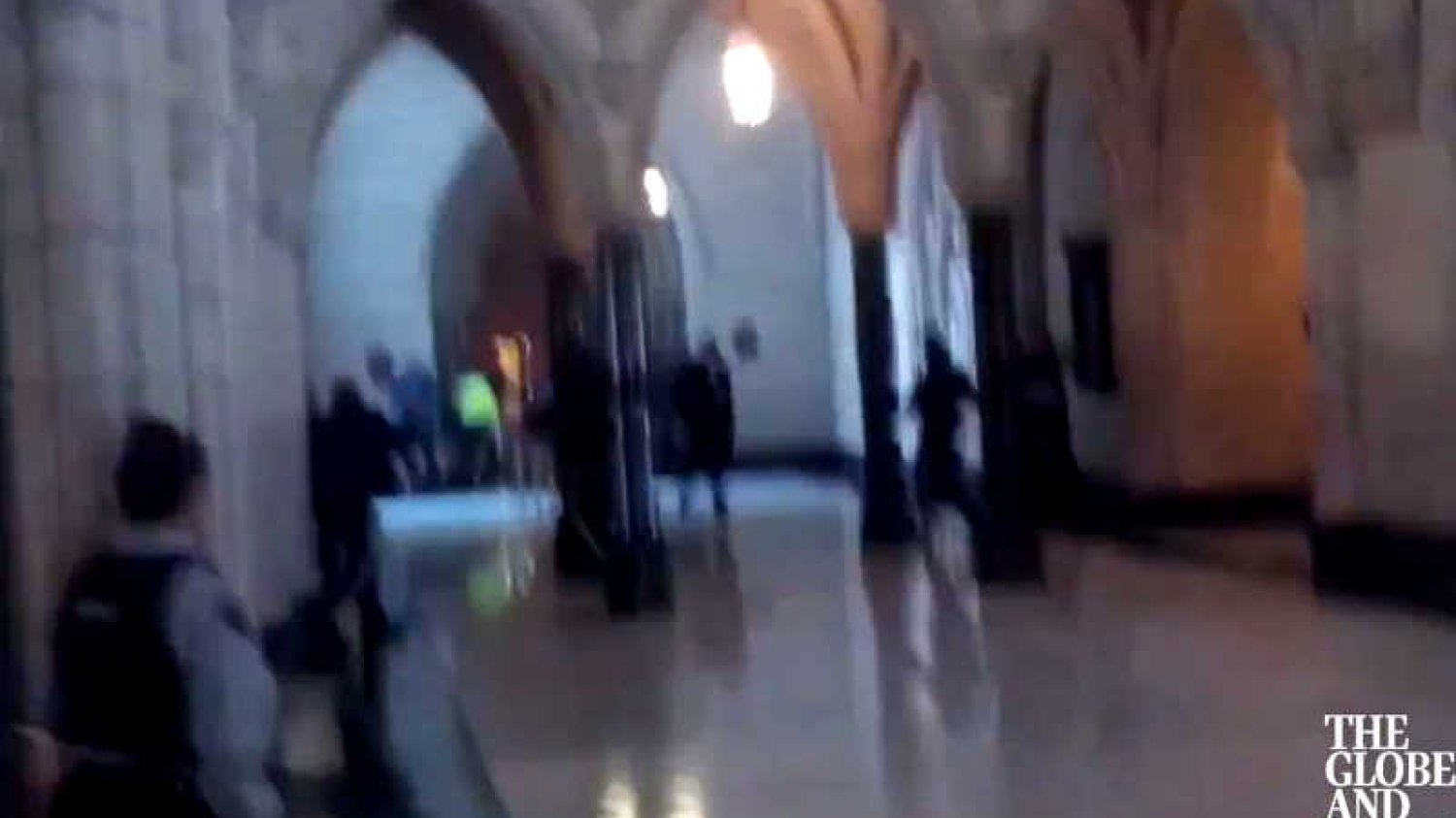 Napastnicy zaatakowali parlament Kanady w Ottawie.