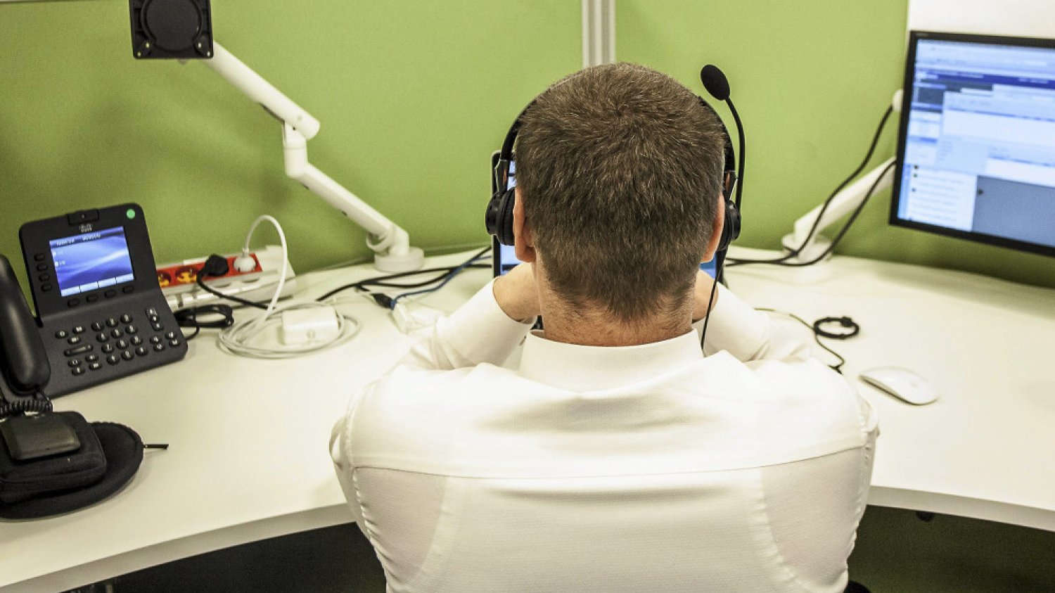Pracownicy Call Center mogą zarobić nawet do 10 tys. Robią to nie zawsze uczciwie.