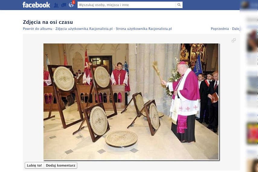 W 2011 roku w Łodzi poświęcono 4 tysiące włazów do kanalizacji. Teraz internauci przypominają słynne zdjęcia.