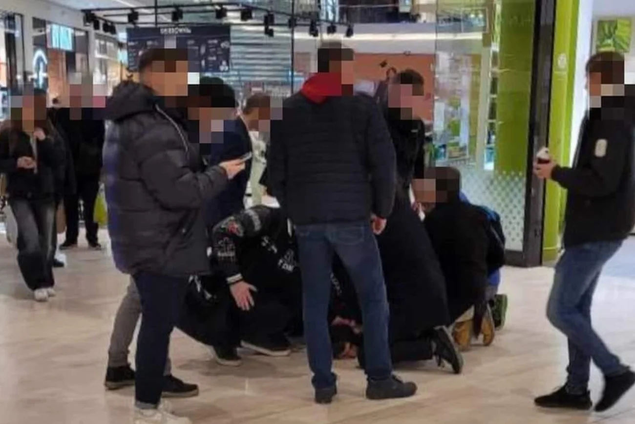 Kibice Lecha Poznań chcą bronić CH Posnania przed gangiem nastolatków? "Polowanie trwa"
