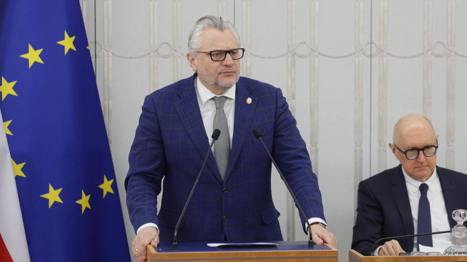 Afera wokół zabiegu syna senatora KO. Tomasz Lenz wydał oświadczenie