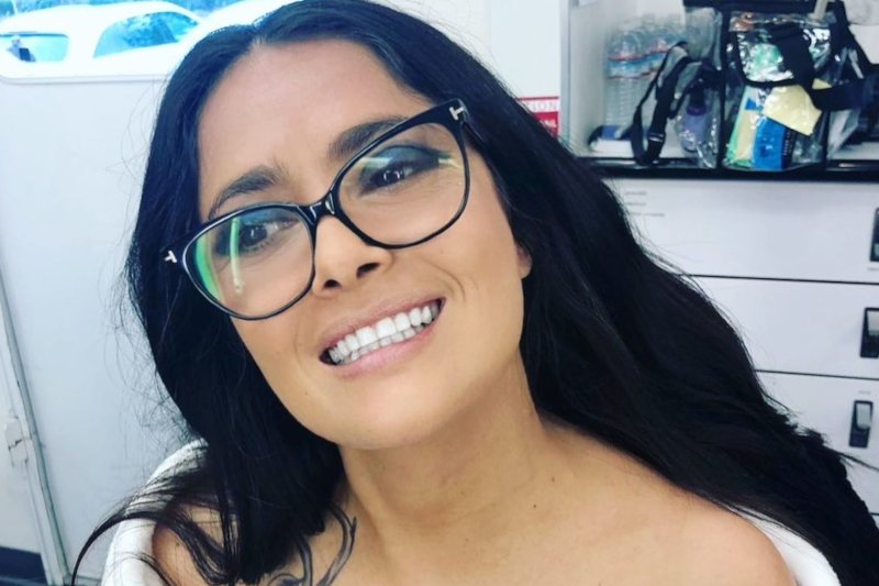 Salma Hayek wyprodukuje dla HBO MAX serial o gadających piersiach.