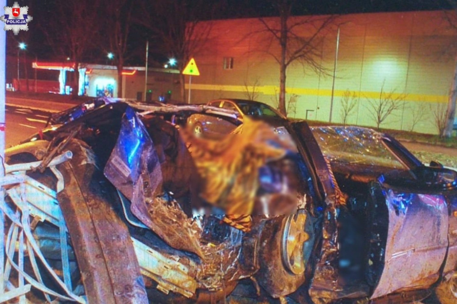 Wypadek, w którym zginęło trzech nastolatków. Biegli badają sprawę.