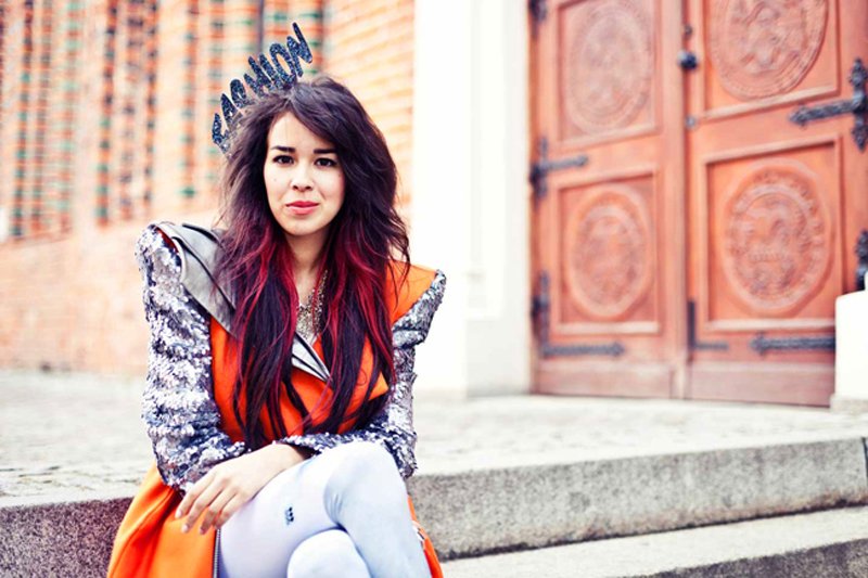 Znakiem rozpoznawczym Macademian Girl jest kolor.