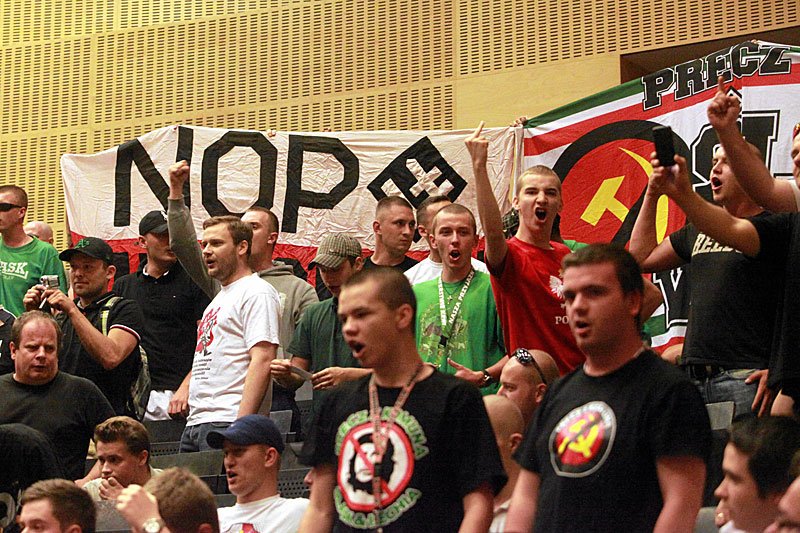 "Faszystowska hołota", czy kibice mający prawo do zaprotestowania przeciwko "paskudnej przeszłości" prof. Baumana?