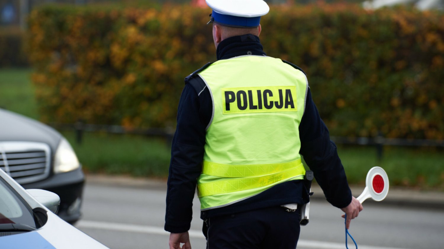 16-latek pędził audi 240 km/h, chciał rozjechać policjantów policja kontrola drogowa