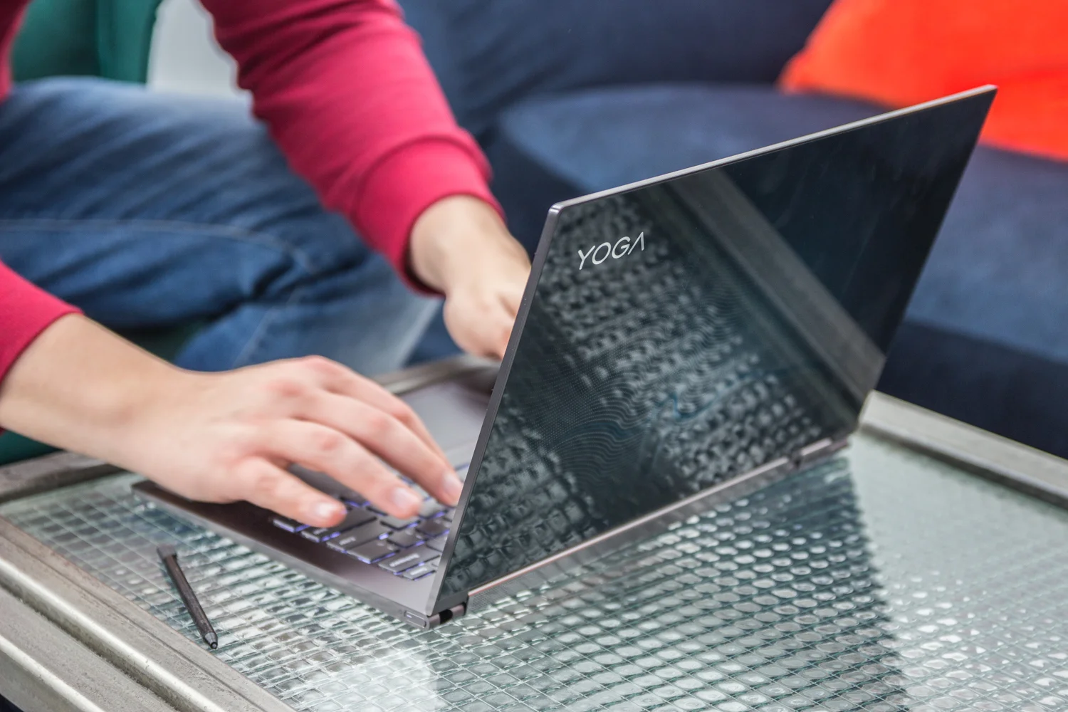Lenovo Yoga C930 to ultrabook uniwersalny, solidny i bardzo designerski.