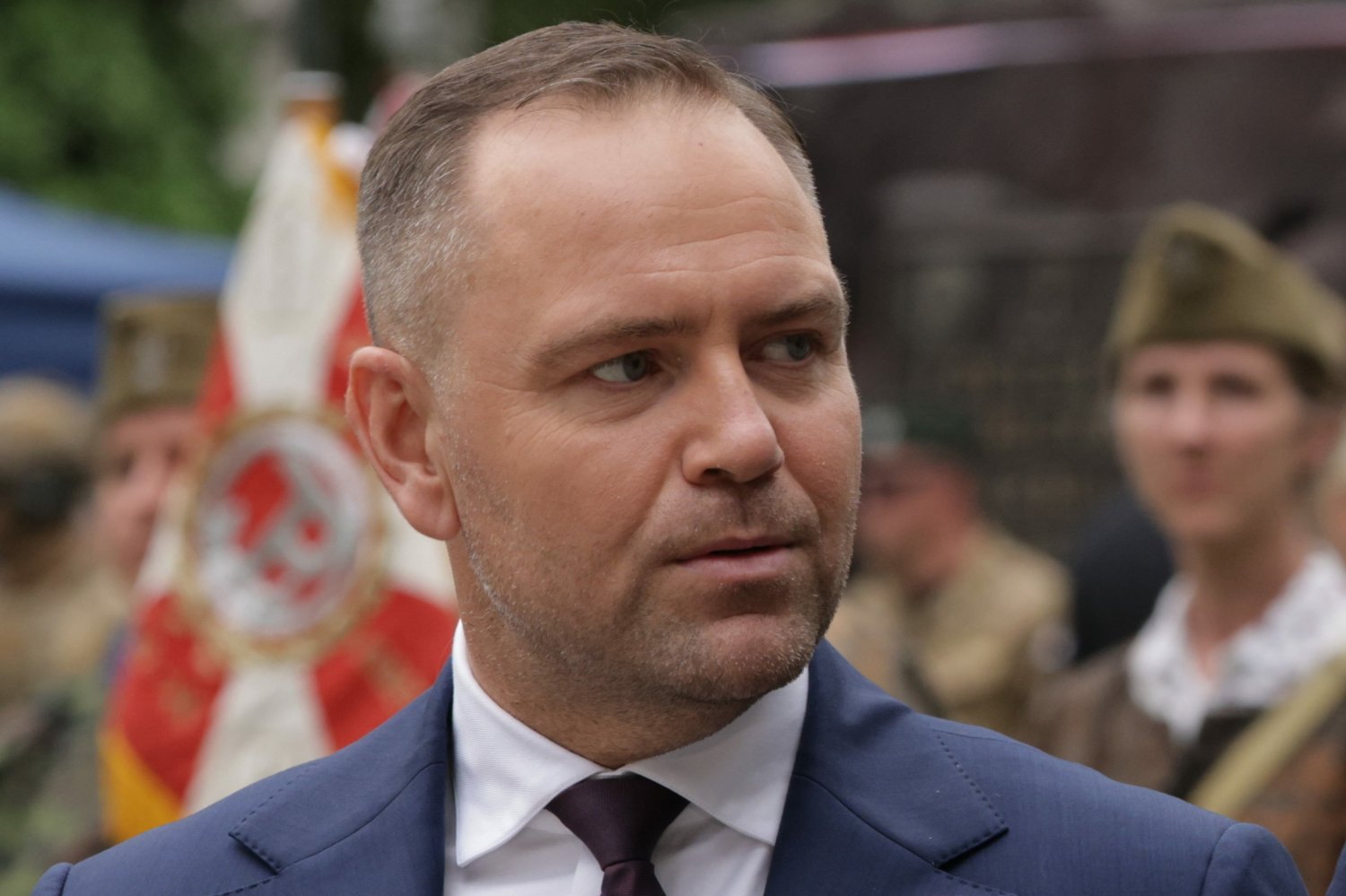 Kłótnia o niemiecką limuzynę Nawrockiego. "Rowerem ma jeździć?!"