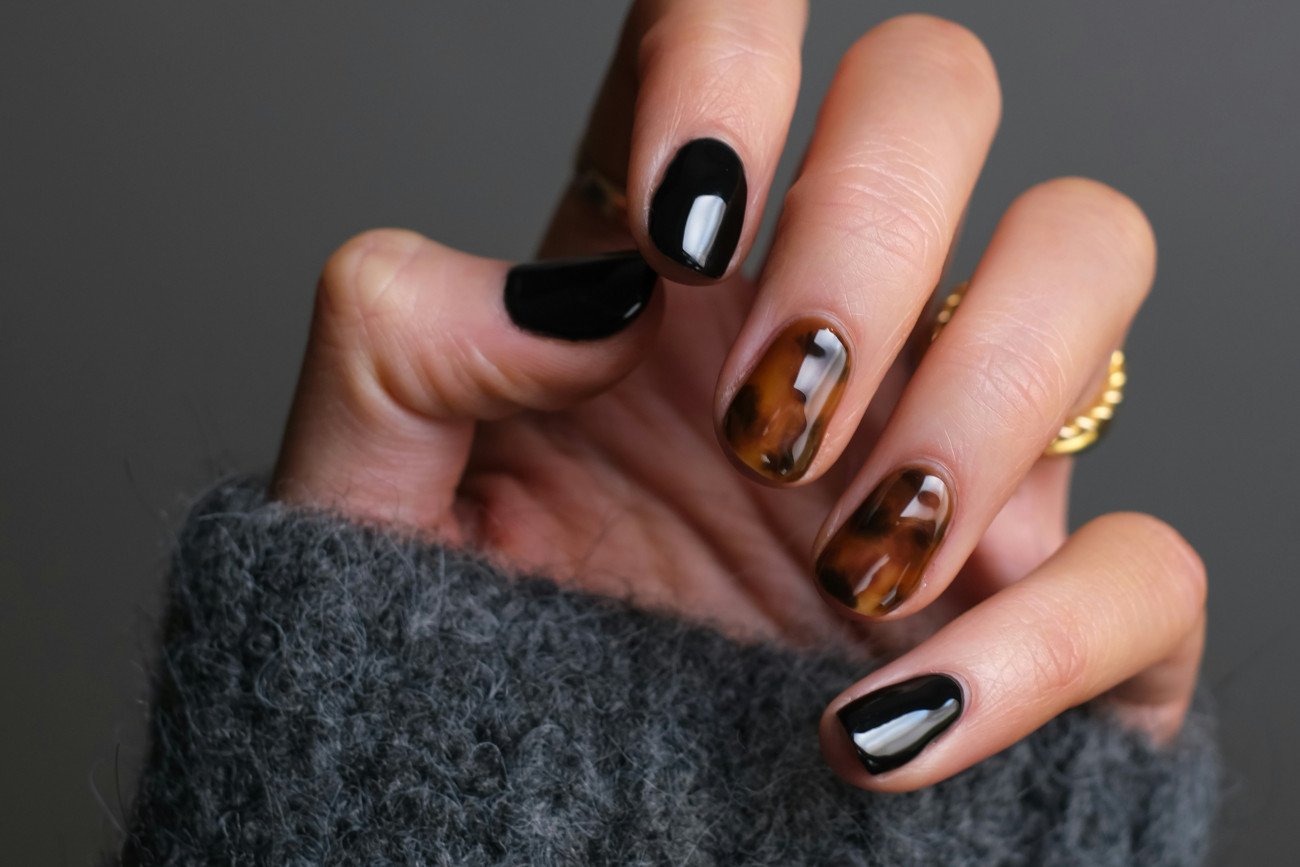 Trendy w manicure na jesień 2024.