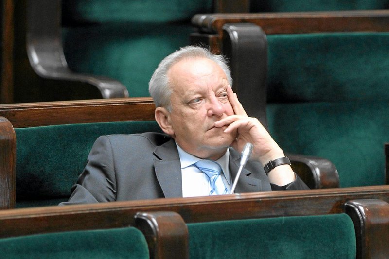 Poseł PiS Bolesław Piecha przyznaje, że premier Donald Tusk i jego ministrowie zarabiają zbyt mało.