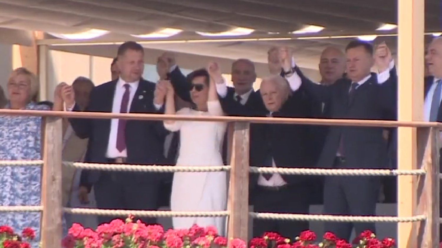 Taniec Kaczyńskiego właśnie okrąża sieć. Tak hula u Tadeusza Rydzyka.