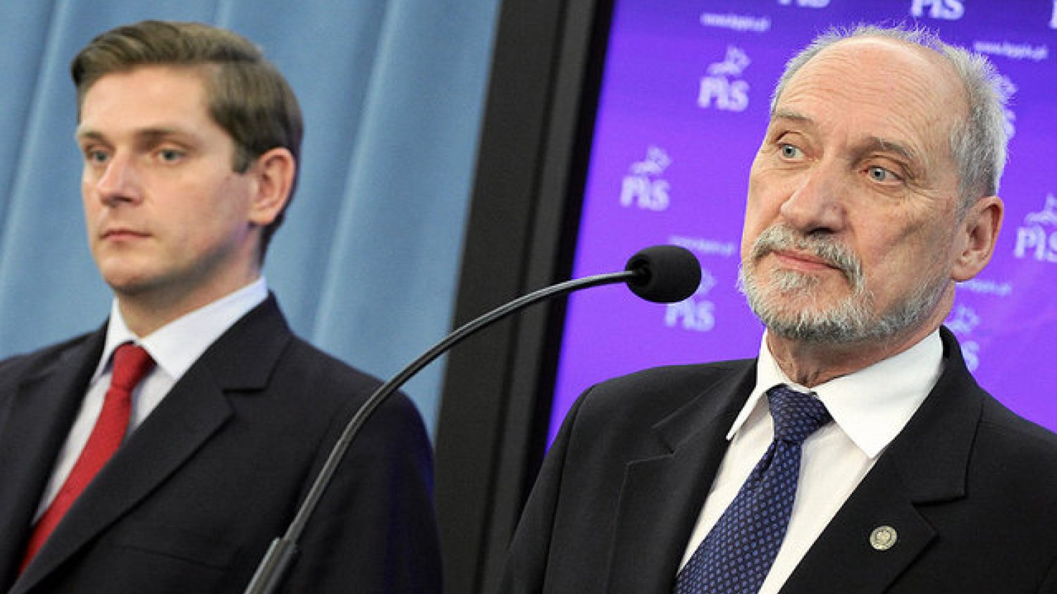 Niemiecki dziennik "Frankfurter Allgemeine Zeitung" twierdzi, że  szef polskiego MON Antoni Macierewicz "od lat otoczony był siecią prorosyjskich działaczy", a jednym z nich jest wiceminister obrony Bartosz Kownacki.