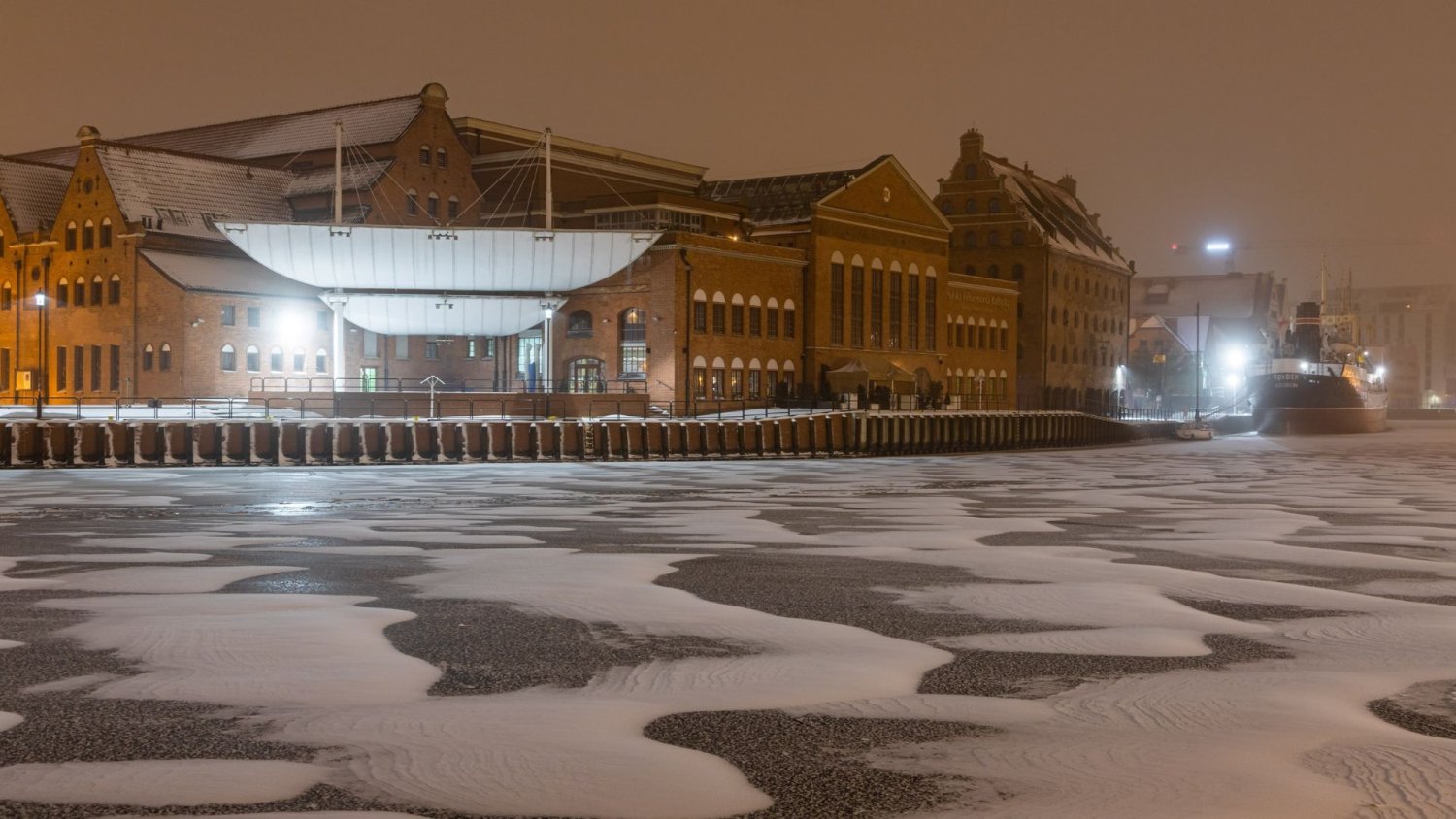 Motława niebezpieczną "atrakcją". Patrzę i nie rozumiem, po co tak ryzykować