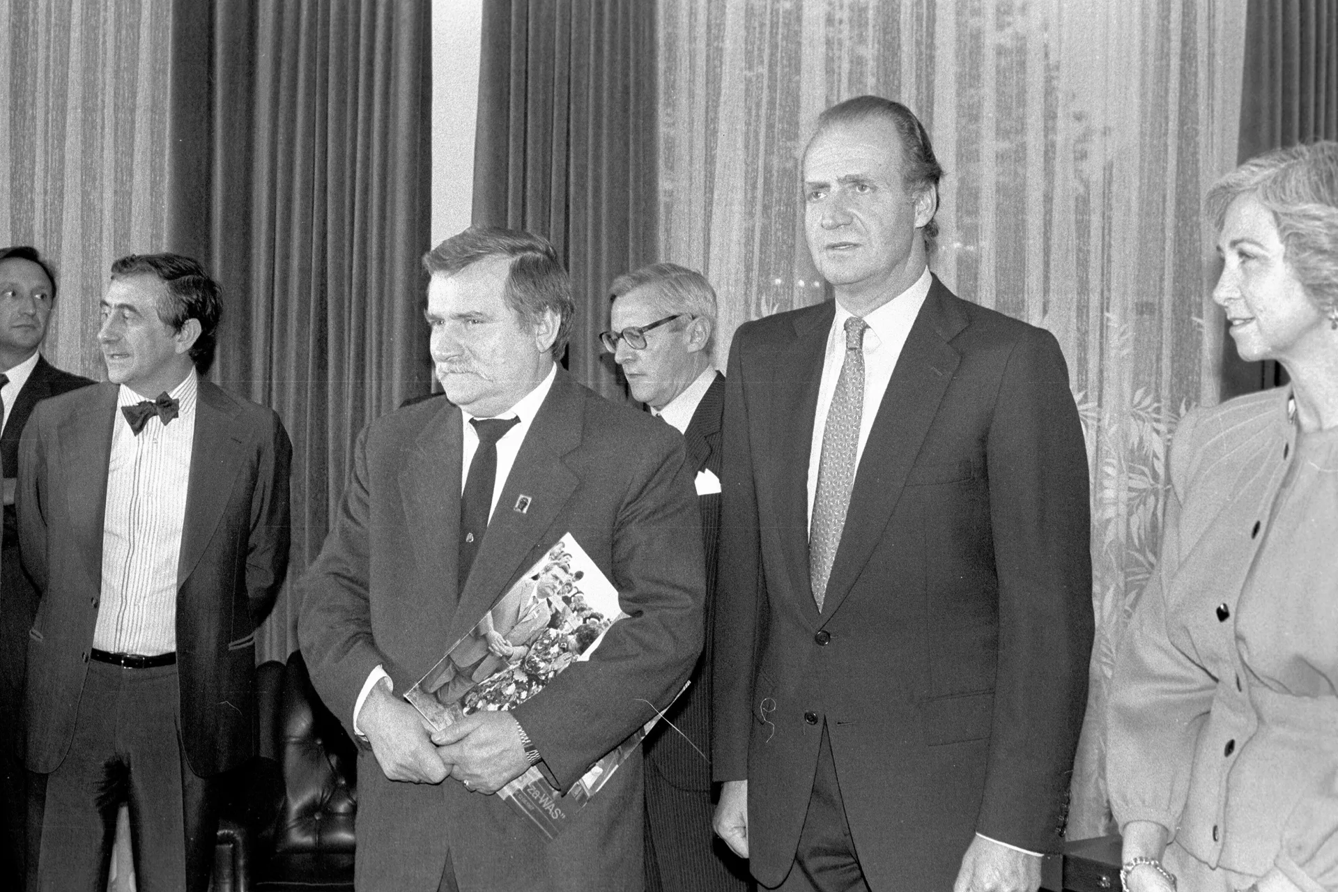 W 1989 r. król Juan Carlos I z żoną królową Zofią podczas wizyty w Polsce spotkał z Lechem Wałęsą.