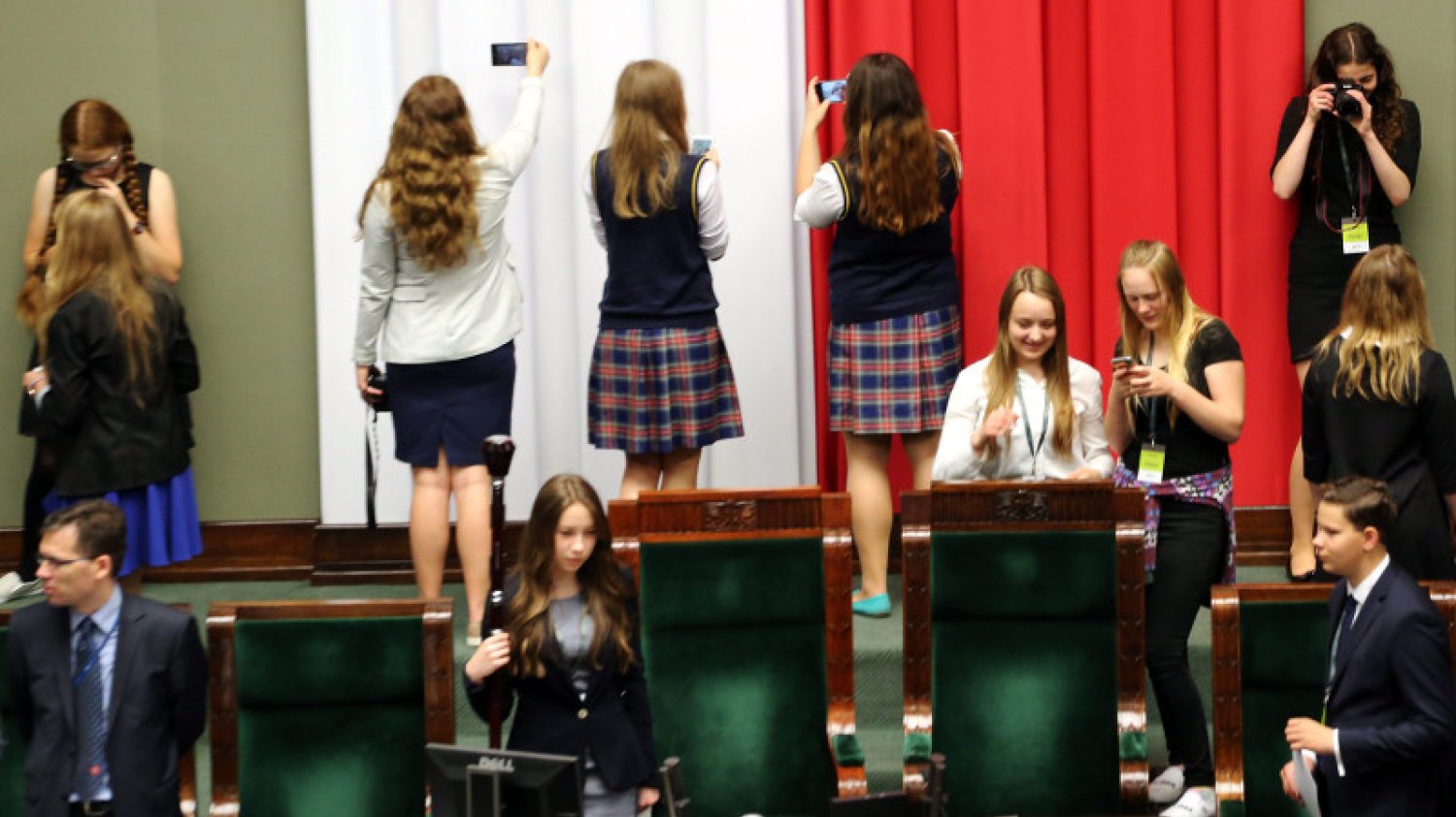 Dekomunizacja - ależ wciągający temat dla młodzieży znalazł marszałek Kuchciński.
