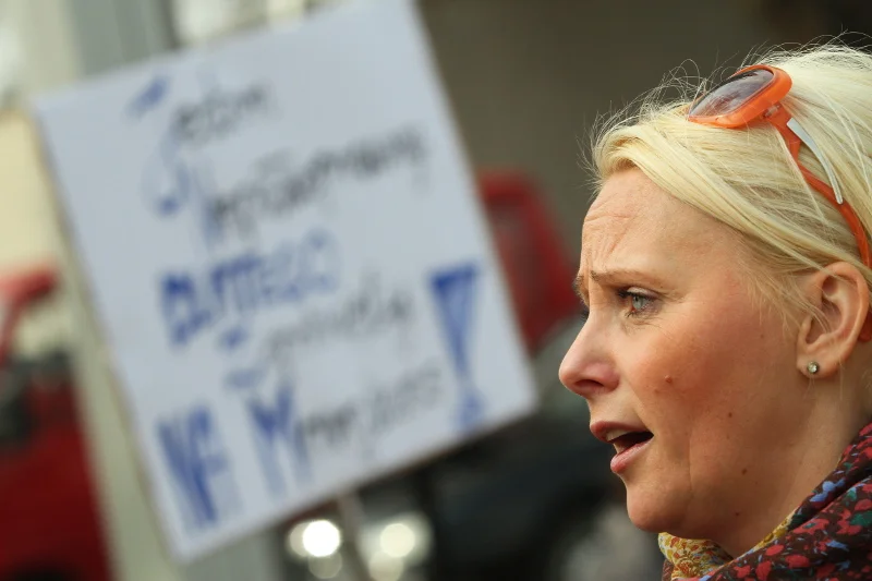 Iwona Hartwich w Toruniu w kwietniu 2012 roku. Domaga się uznania opieki nad niepełnosprawnym dzieckiem za pracę.