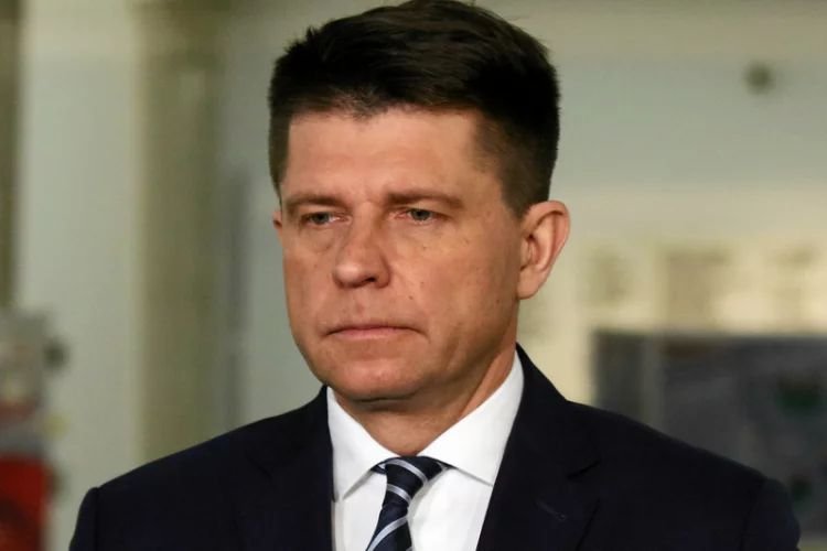 Petru odpowiedział na kpiny internautów po "dobrych, używanych komputerach za 300 zł"