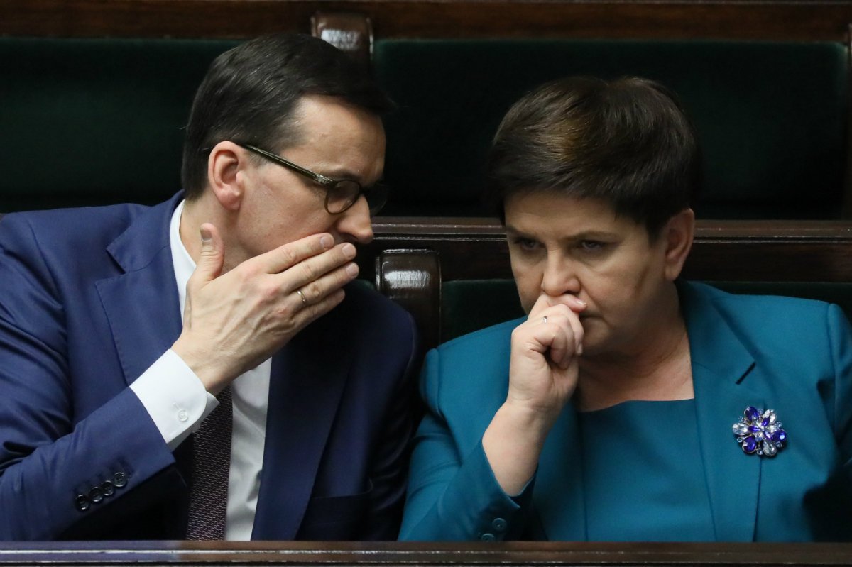 Mateusz Morawiecki ma przedstawić w środę plan awaryjny dotyczący nauczycieli. To reakcja na zapowiedzi ZNP i FZZ o tym, że nie wezmą one udziału w "okrągłym stole".