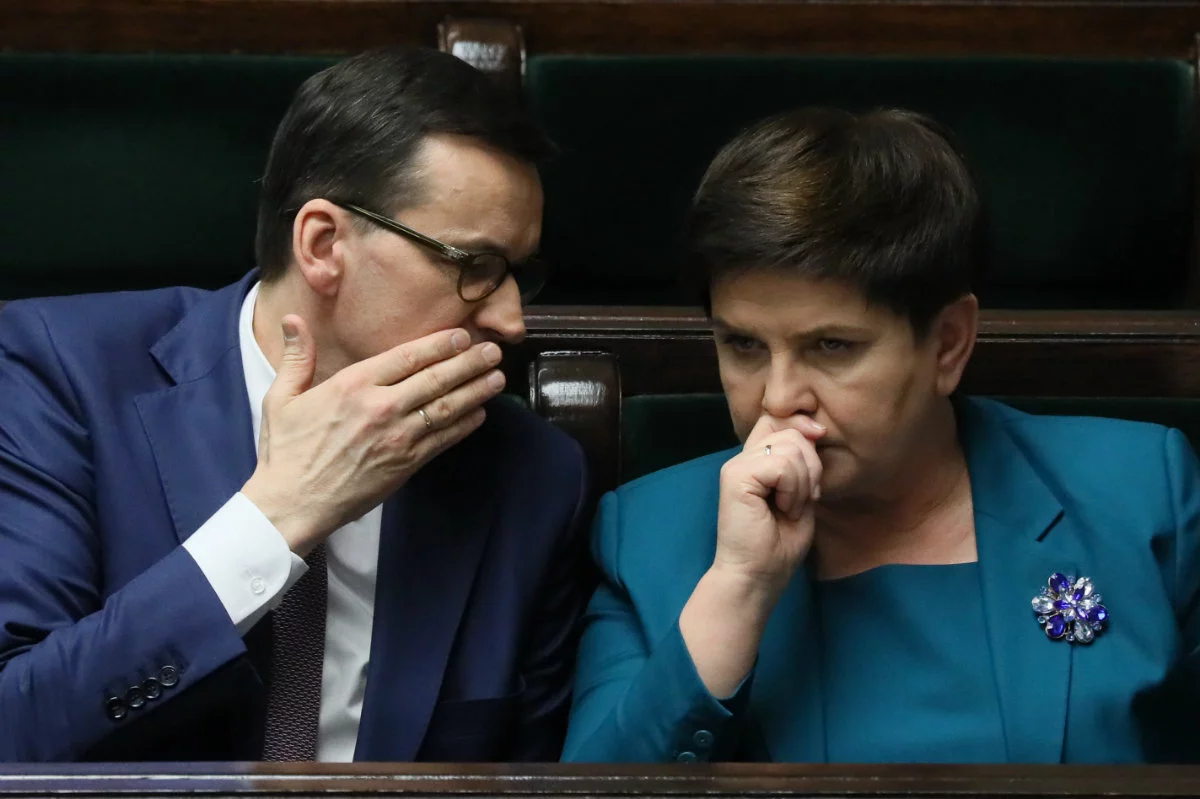 Mateusz Morawiecki ma przedstawić w środę plan awaryjny dotyczący nauczycieli. To reakcja na zapowiedzi ZNP i FZZ o tym, że nie wezmą one udziału w "okrągłym stole".