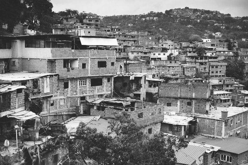 Polacy w ogarniętej wojną domową i kryzysem humanitarnym Wenezueli oczekują na pomoc rządu.