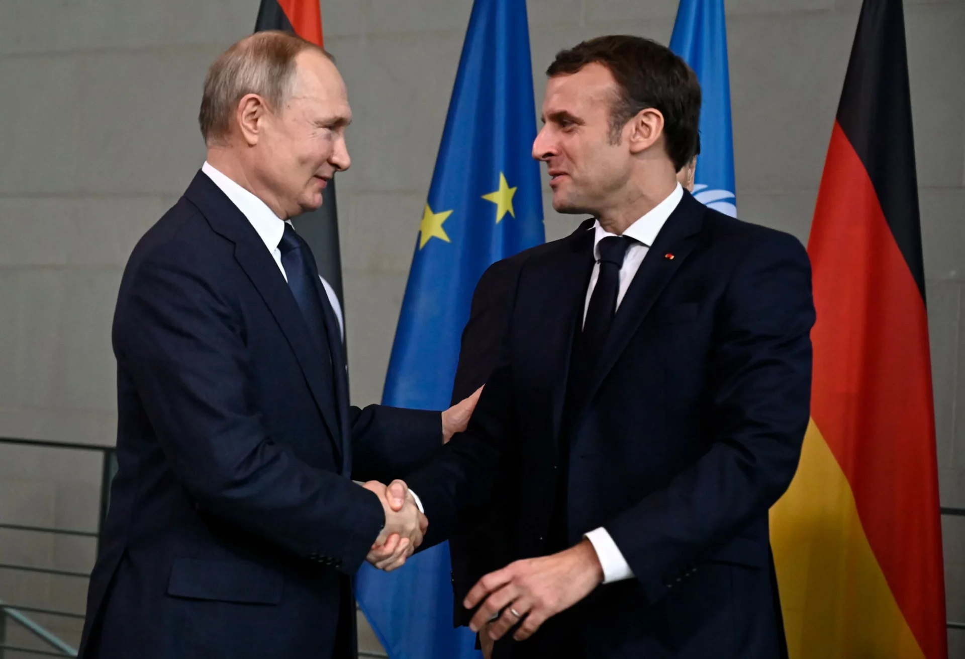 Władimir Putin szczerze pogratulował zwycięstwa w wyborach prezydenckich Emmanuelowi Macronowi.