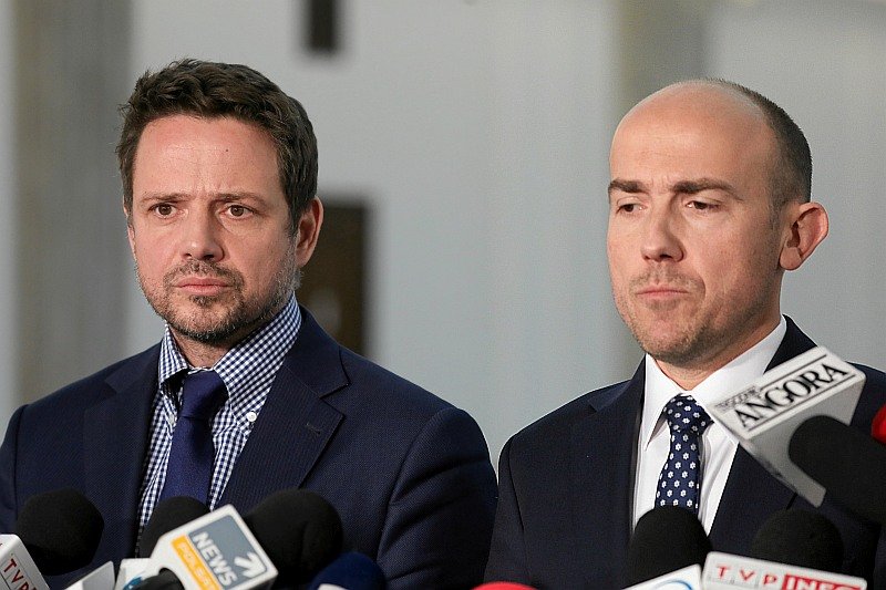 Borys Budka i Rafał Trzaskowski o podwyżkach pensji dla posłów? Nie ma ich komentarza.