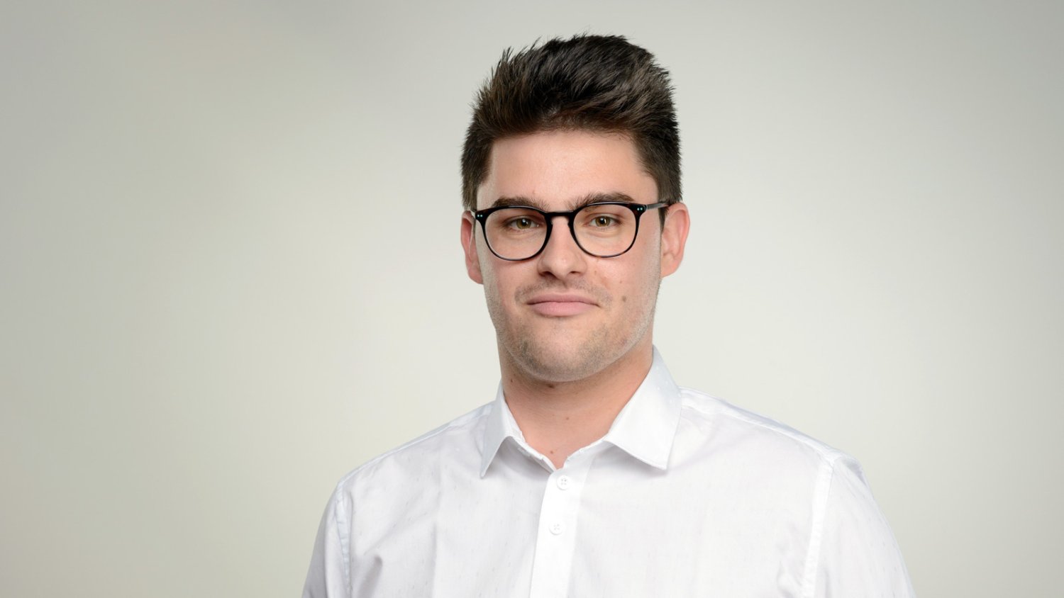 Dziennikarz Filip Harzer z należącego do Czeskiego Radia portalu iROZHLAS.cz wyjaśnia Polakom kulisy wyborów prezydenckich w Czechach.