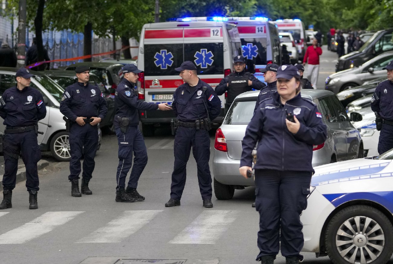Strzelanina w szkole w Serbii. 14-letni morderca miał listę ofiar.