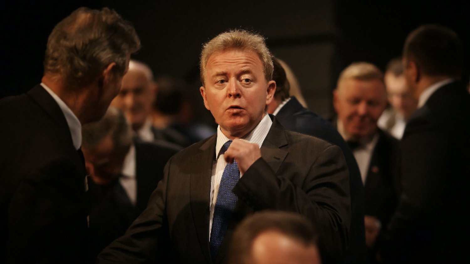 Janusz Wojciechowski, były poseł który z rekomendacji PiS zasiada w Europejskim Trybunale Obrachunkowym, spędza wolny czas na Twitterze rozwijając hipotezę "tajemniczego błota".