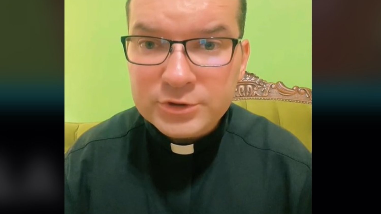 Duchowny nie chciał ochrzcić dziecka z in vitro. Ksiądz z TikToka komentuje.