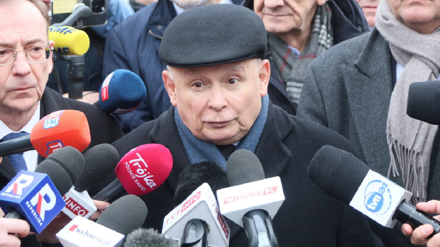 Jarosław Kaczyński pod Trybunałem Konstytucyjnym. Broni Julii Przyłębskiej.