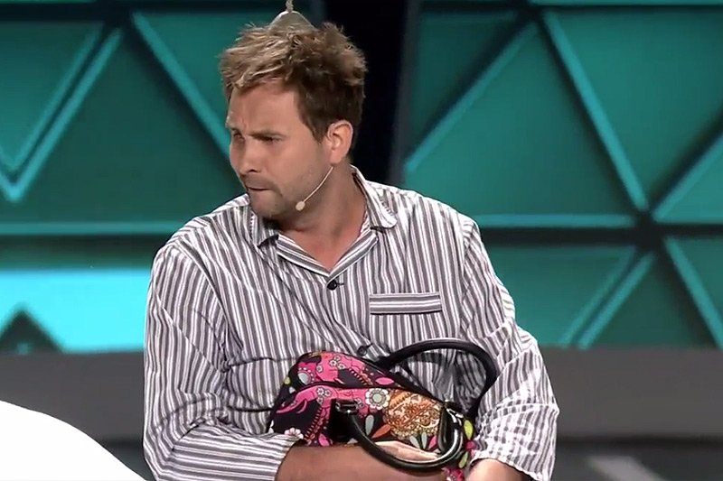 Skecz Jarosława Sadzy z Kabaretu Skeczów Męczących w weekend wywołał euforię sopockiej publiczności, a teraz staje się hitem w internecie.