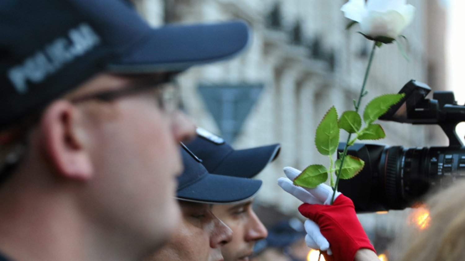 "Bo stałam obok kobiety z tubą". Dotarliśmy do 9 osób, które zostały spisane w trakcie kontrmanifestacji w miesięcznicę smoleńską i mogą zostać ukarane. Za co? Większość nie bardzo wie.
