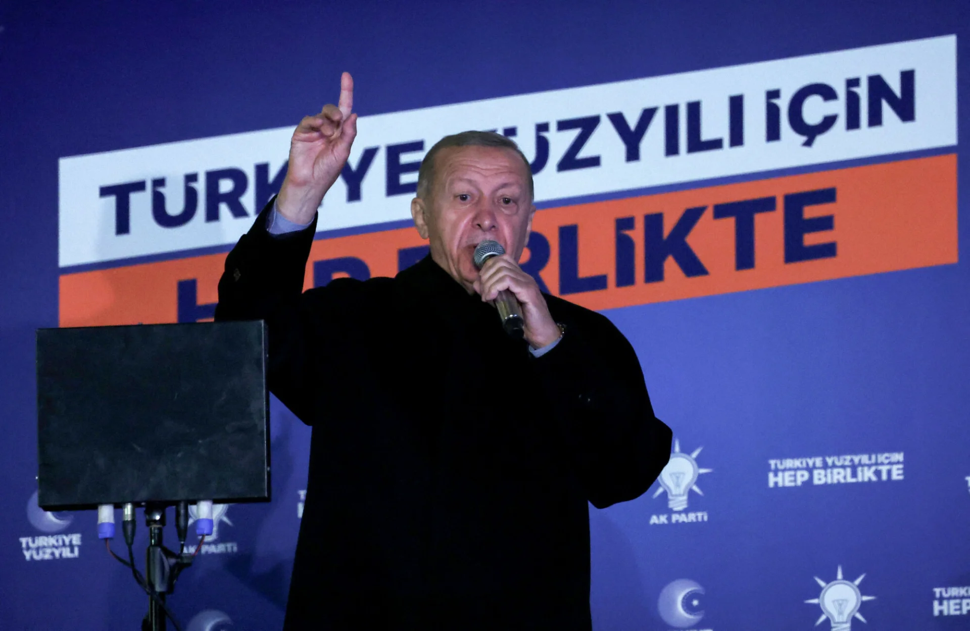 Urzędujący prezydent Turcji Recep Tayyip Erdoğan w pierwszej turze wyborów miał uzyskać nieco niej niż 50 proc. głosów. Prezydent Turcji Recep Tayyip Erdoğan.