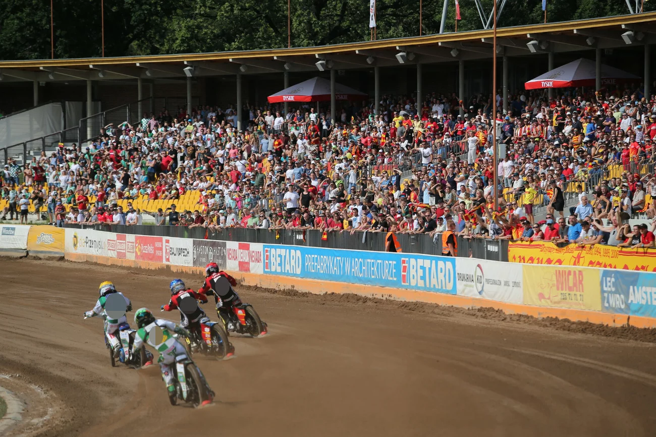 Żużlowy stadion we Wrocławiu.Tu występował Krzysztof. J.