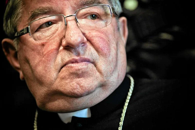 Abp Głodź przeprosił za słowa "byle czego nie oglądam" o filmie Tomasza Sekielskiego.