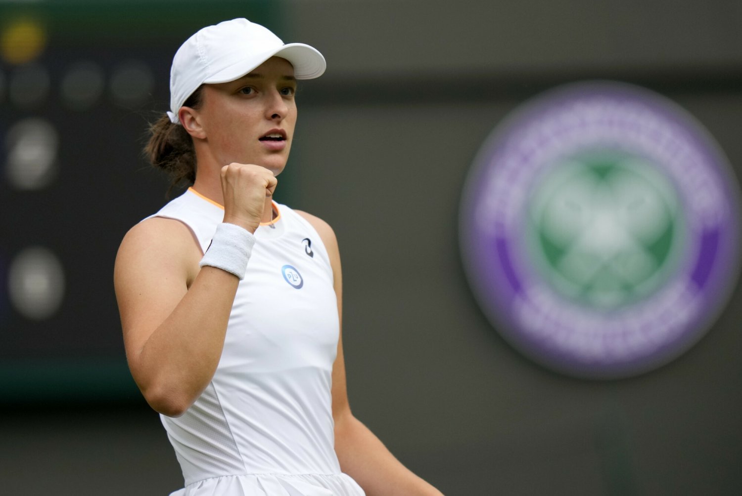 Iga Świątek wygrała pewnie w pierwszej rundzie Wimbledonu i pobiła rekord kolejnych wygranych w XXI wieku