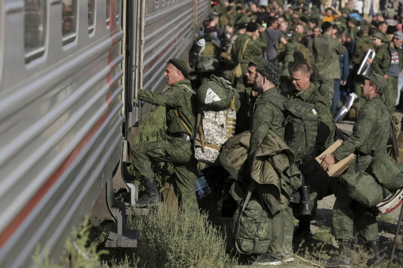 Rosyjscy rekruci na stacji kolejowej w Prudboi w obwodzie wołgogradzkim