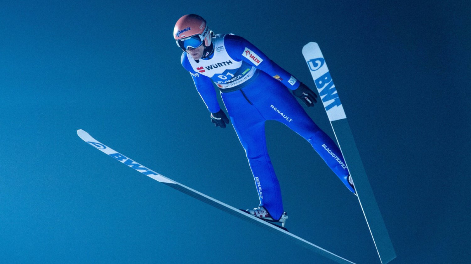 Dawid Kubacki (na zdjęciu) i Kamil Stoch znaleźli się na podium podczas piątkowego konkursu w Planicy.