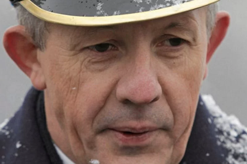 W 1981 r. Wiesław Leśniakiewicz z kolegami walczył przeciw upolitycznianiu szkoły podoficerskiej w Warszawie. Tymczasem teraz jej uczniowie dostali rozkaz, który jest złamaniem dotychczasowej apolityczności.