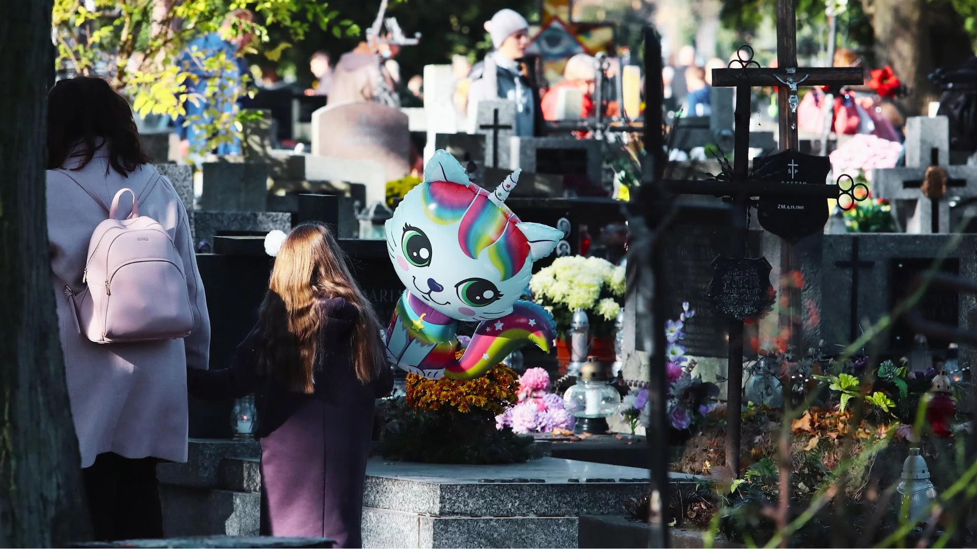 Nie pójdę 1 listopada na cmentarz. To smutne, co zrobiliśmy z tym świętem (zdjęcie poglądowe)