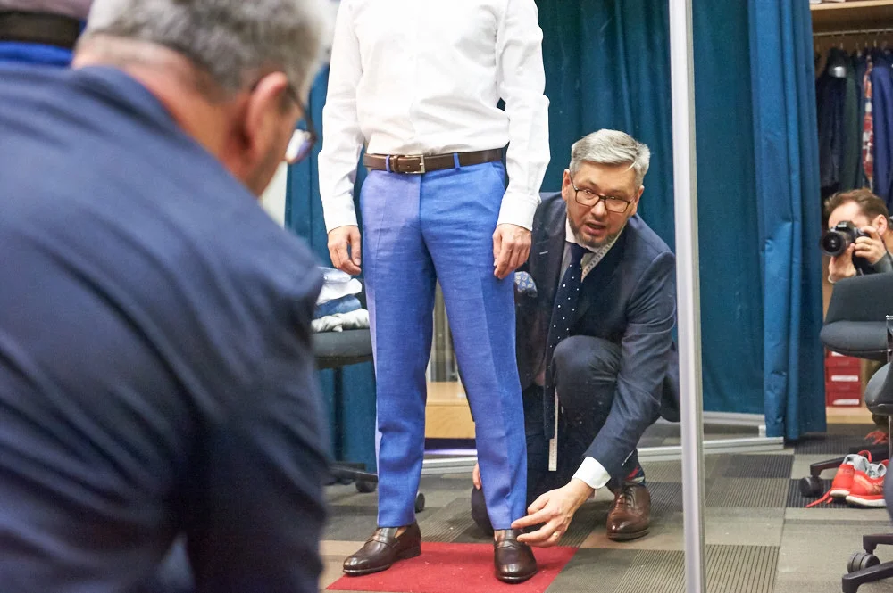 Moim stałym problemem przy zakupie garnituru są krótkie nogi. Tym razem nie miało to znaczenia - są na to sprawdzone sposoby.