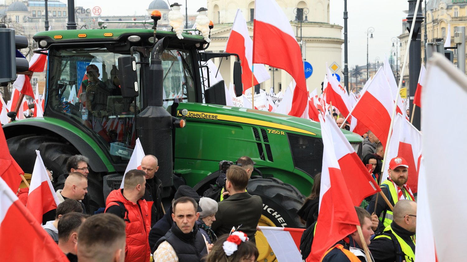 Szturmują Warszawę i krzyczą "STOP Mercosur". Kto jest murem za polskim rolnikiem?