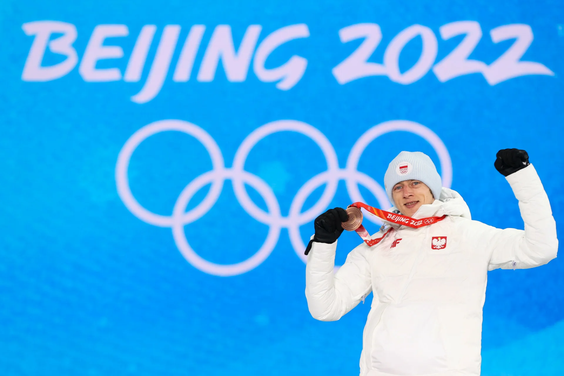 Dawid Kubacki odebrał w Pekinie brązowy medal olimpijski za trzecie miejsce na skoczni normalnej