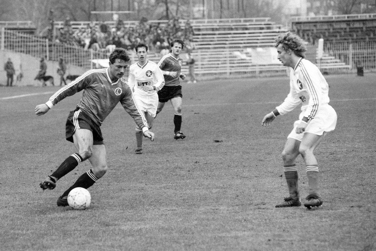 Mecze Legii Warszawa z Wisłą Kraków to jeden z piłkarskich klasyków w polskiej lidze.